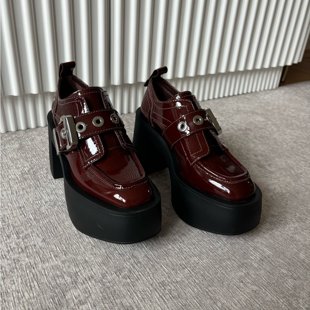 Larroudé - Stewart Platform Oxford In Carmin Patent Leather, Size 7